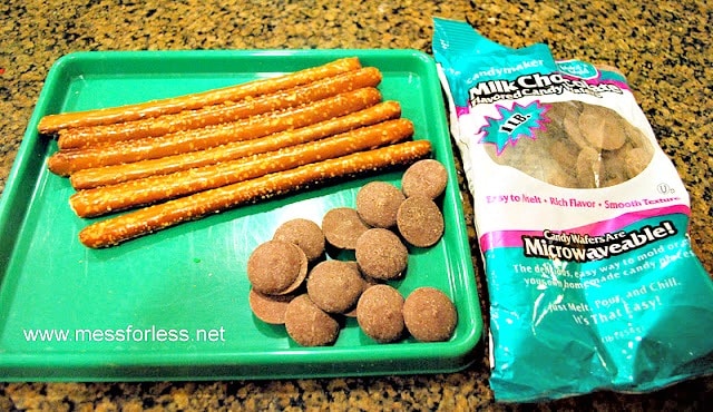 ingredients for making chocolate covered pretzel rods