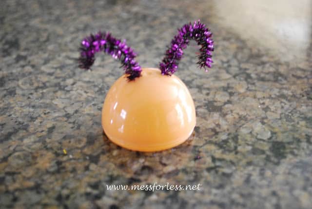 egg with pipe cleaner 