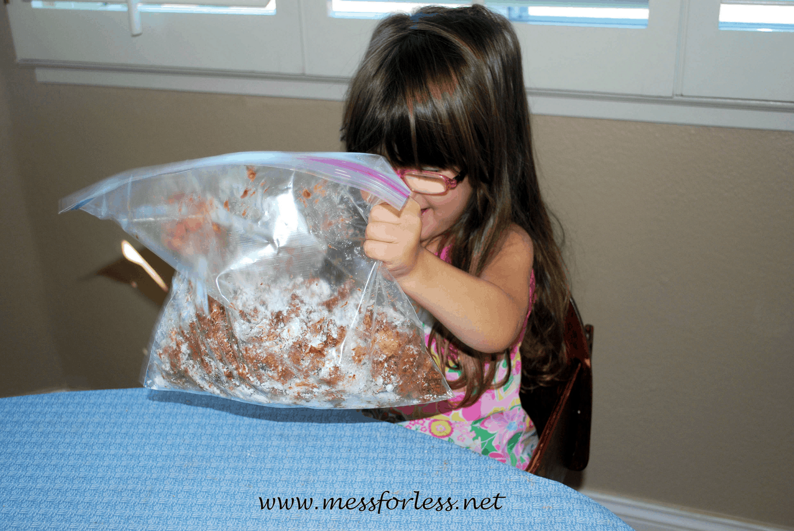 Easy Muddy Buddies Recipe - Mess for Less