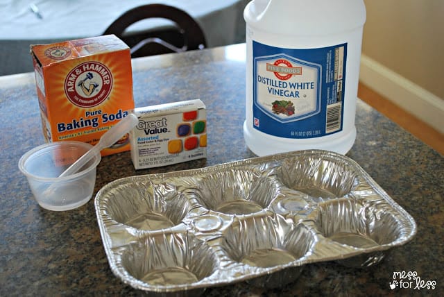 Materials for experiments with baking soda.