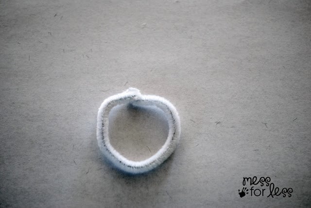 white pipe cleaner in circle