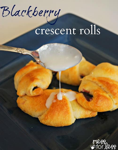 Blackberry Crescent Roll Recipe - uses only a few ingredients and simple to make. SO delicious just warm out of the oven.