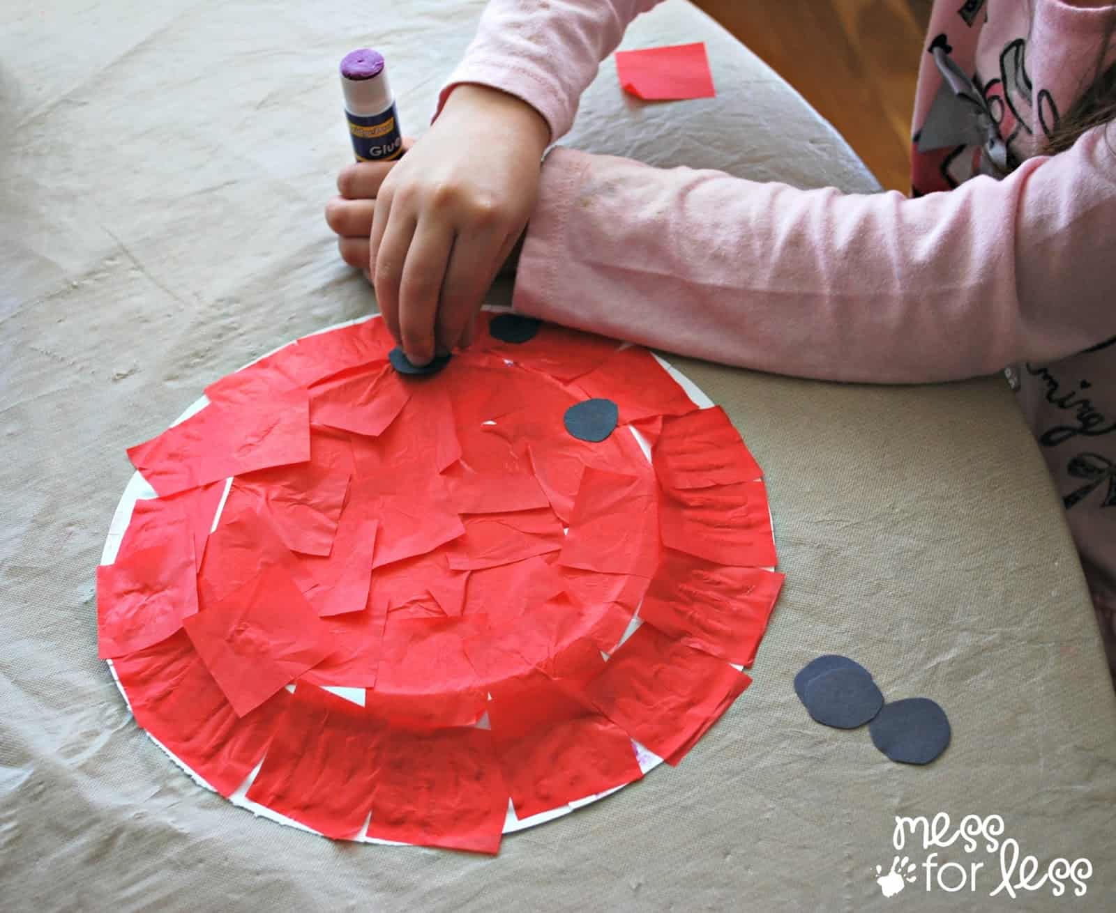 paper plate ladybug