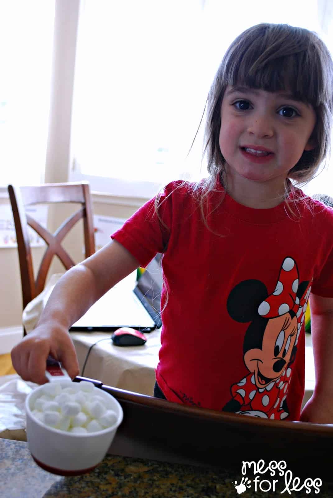 kids making rice krispie treats