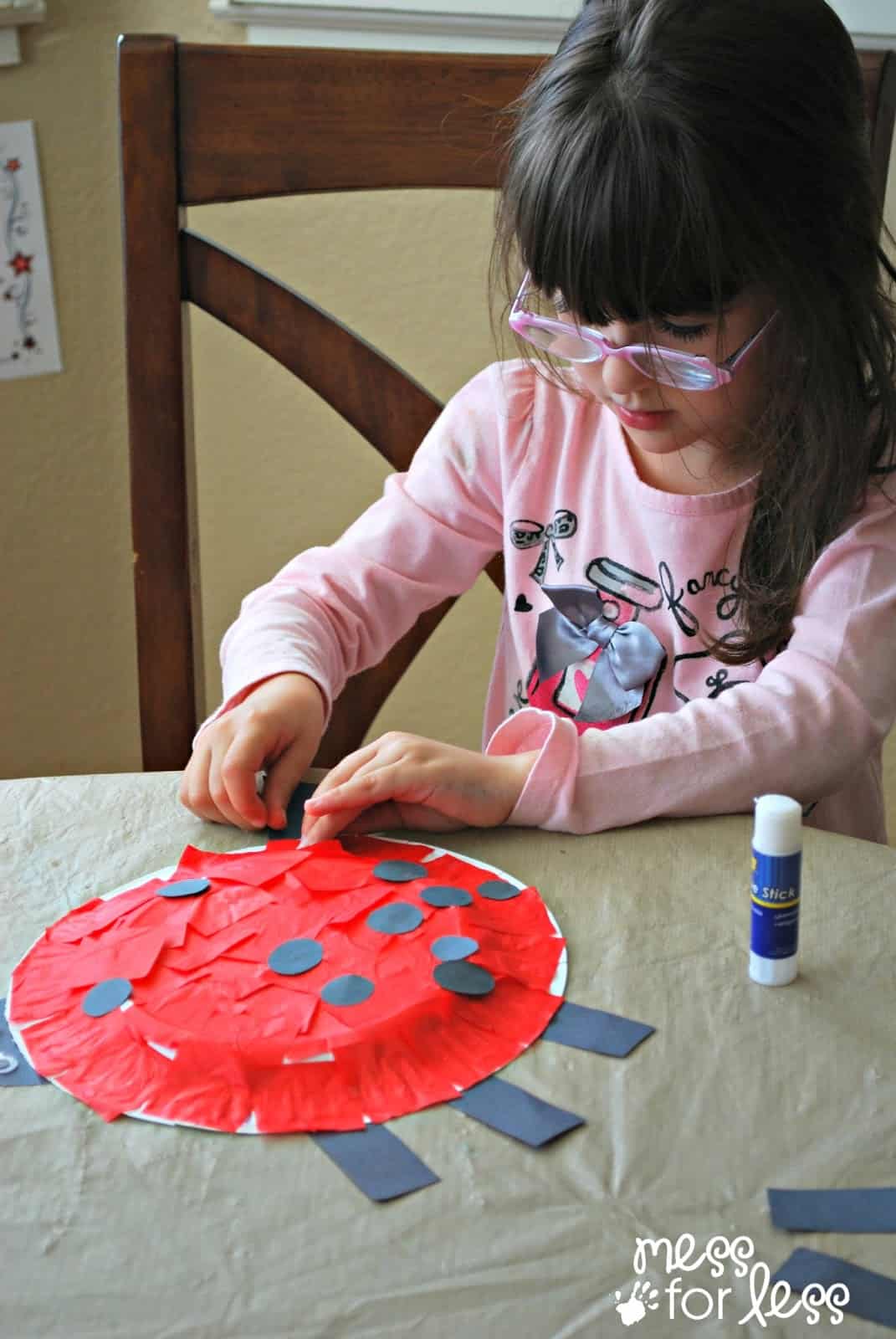 ladybug paper plate craft