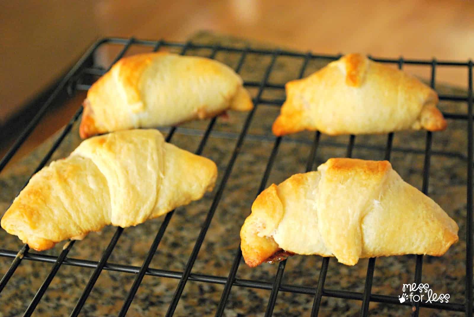 Peanut Butter and Jelly Crescents, see more at http://homemaderecipes.com/course/pastas-bread/16-crescent-roll-recipes/ 