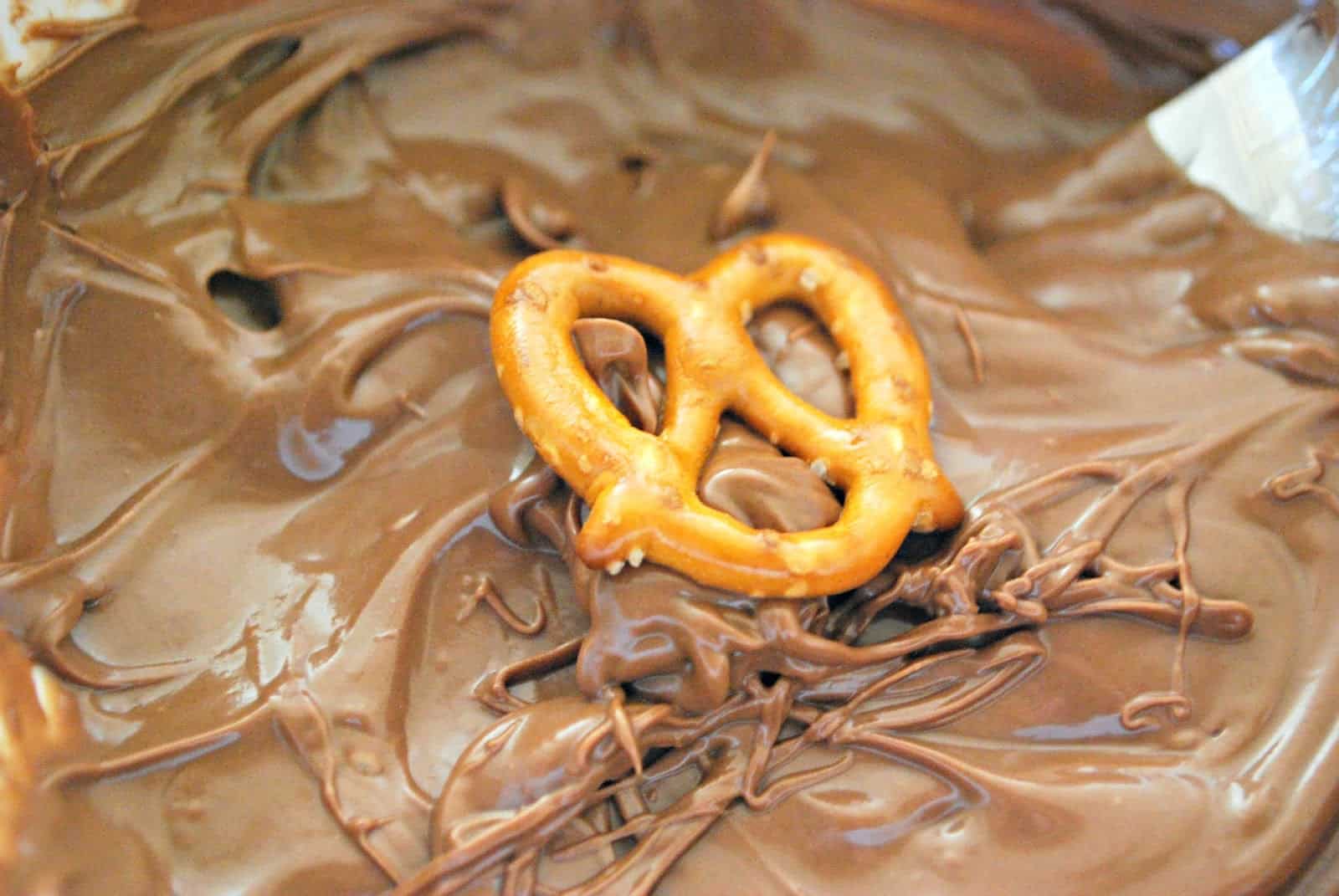 covering pretzels in chocolate