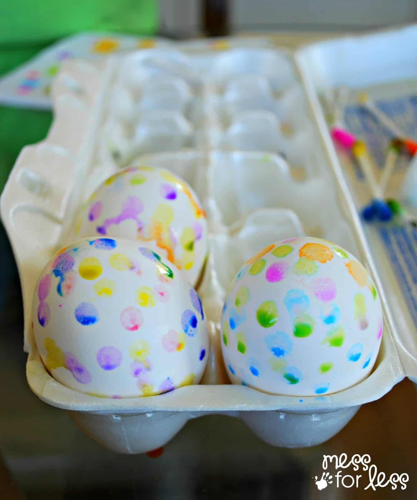 How to Make Spotted Easter Eggs from Mess for Less