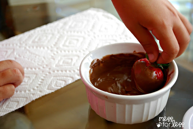 making chocolate dipper strawberries #QuickerPickerUpper #ad