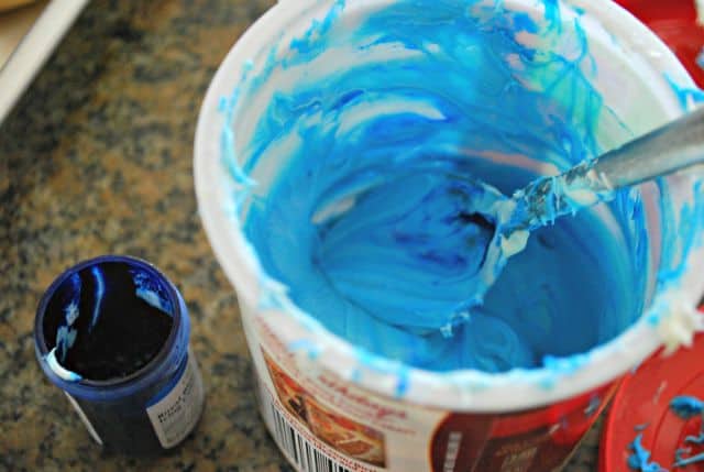 making blue frosting