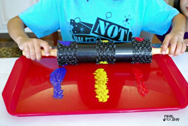 kids painting bubble wrap