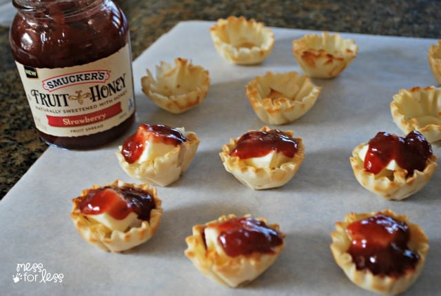 brie and jam appetizer