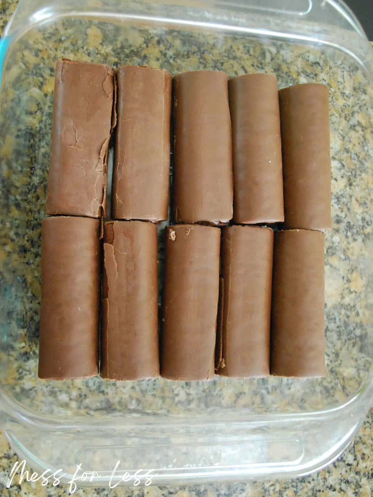 swiss rolls in pan