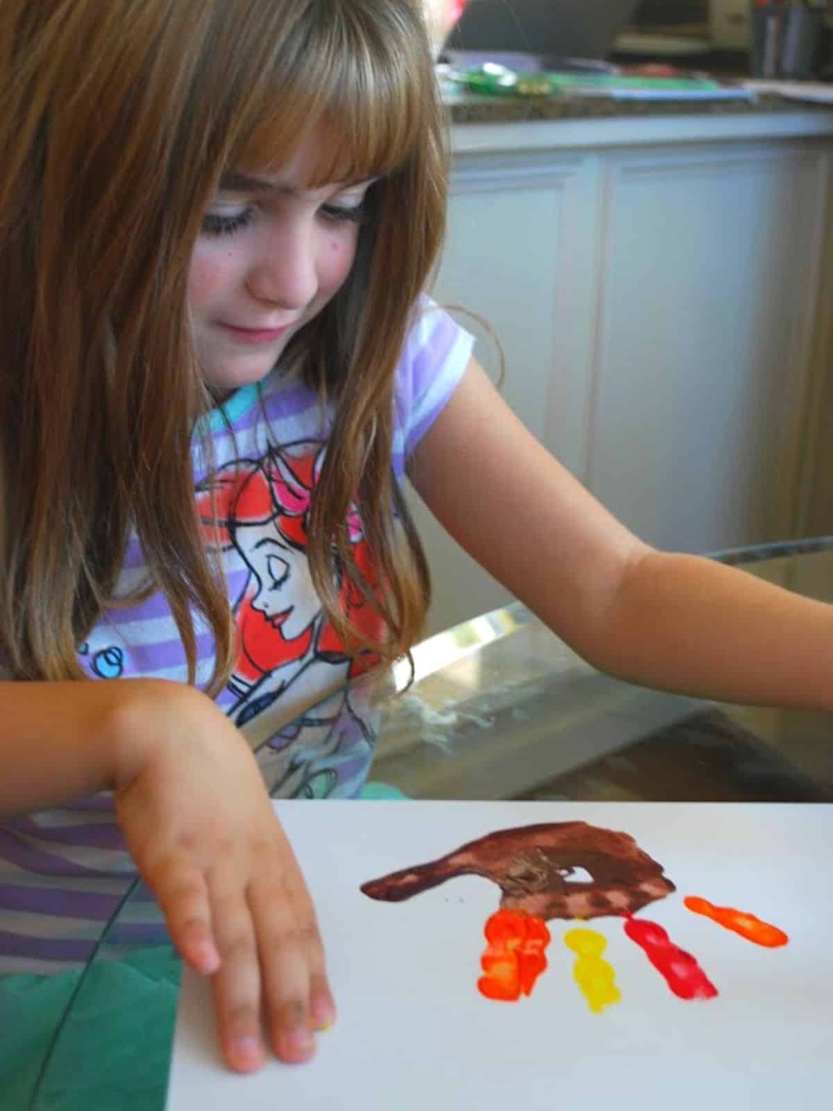 child making turkey handprint.