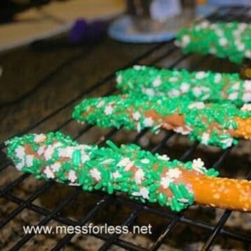 chocolate-dipped-pretzel-rods-7