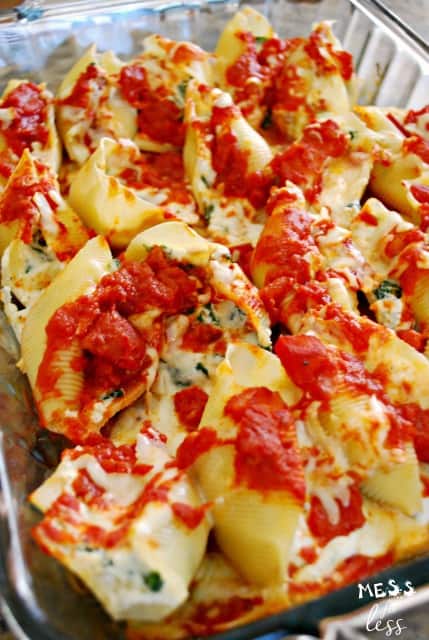 Have a picky eater who will not touch veggies? Try this recipe for Spinach Stuffed Shells and get kids to try spinach in a familiar dish. #AD 