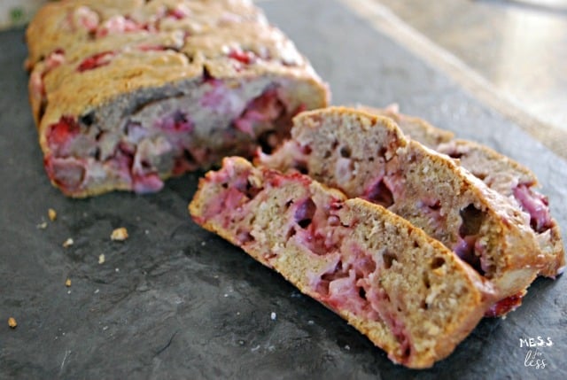 strawberry bread slices