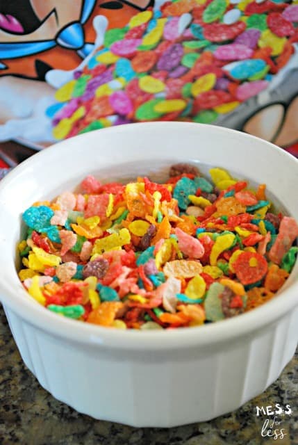 Make a fun flower craft with Fruity Pebbles. Kids will love this mixed media craft! sponsored #PebblesCereal
