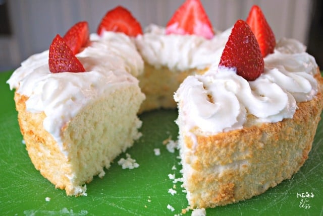 angel food cake with cream and strawberries