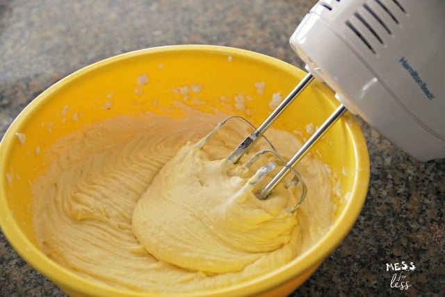 mixing bowl with ingredients for one point cheesecake