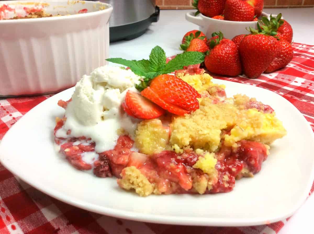 instant pot strawberry dump cake