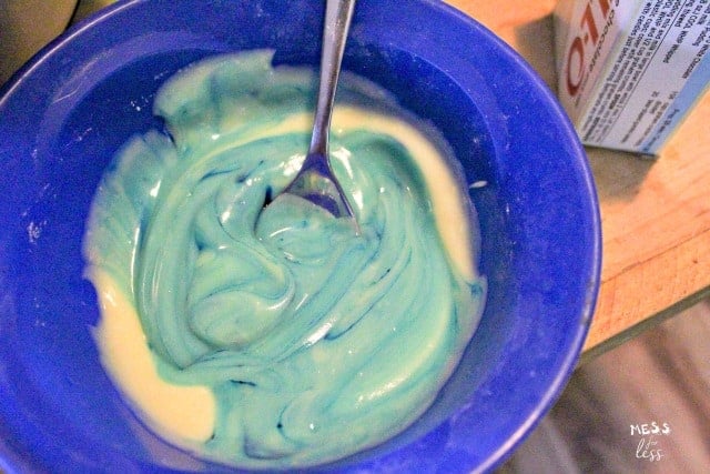 adding food coloring to vanilla pudding