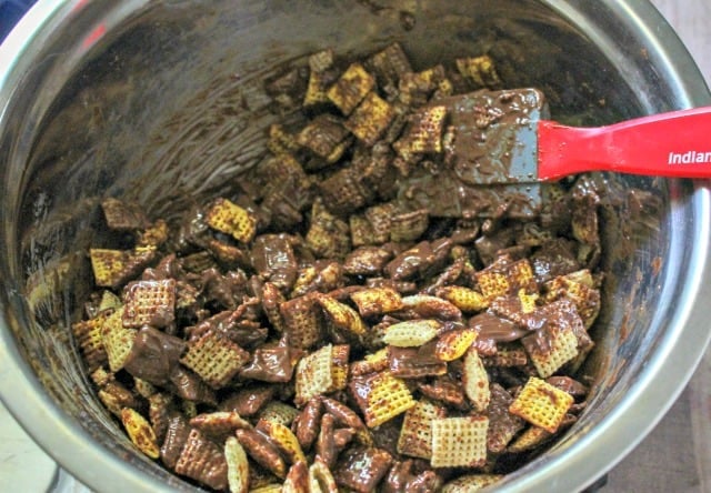 making puppy chow