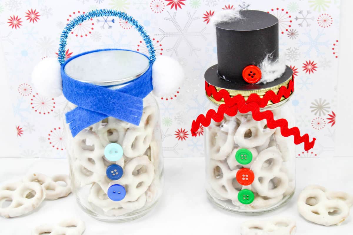 snowman mason jars filled with pretzels