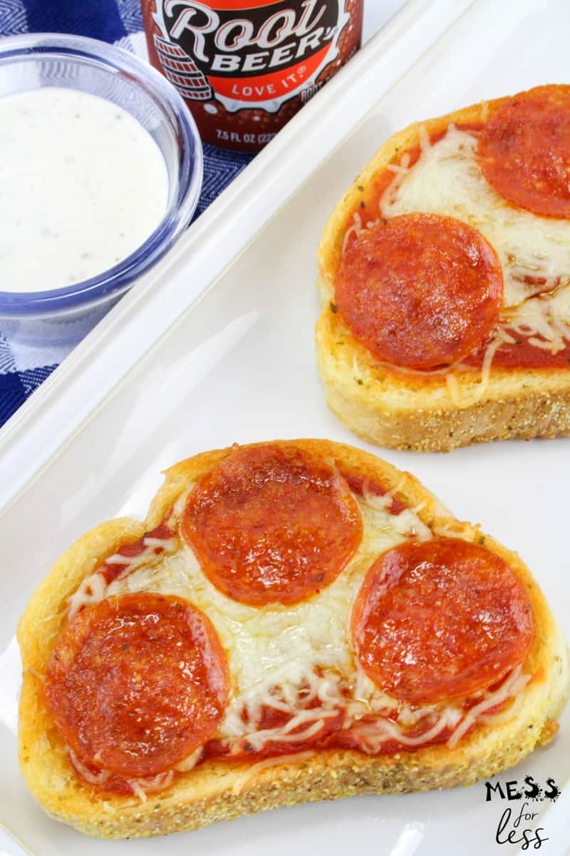 easy garlic bread pizza