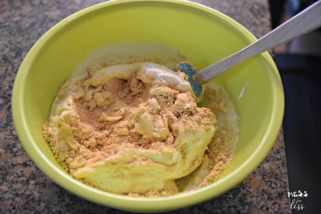 cool whip mixed with pb2 in green bowl