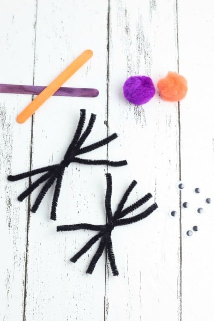 making a pipe cleaner spider