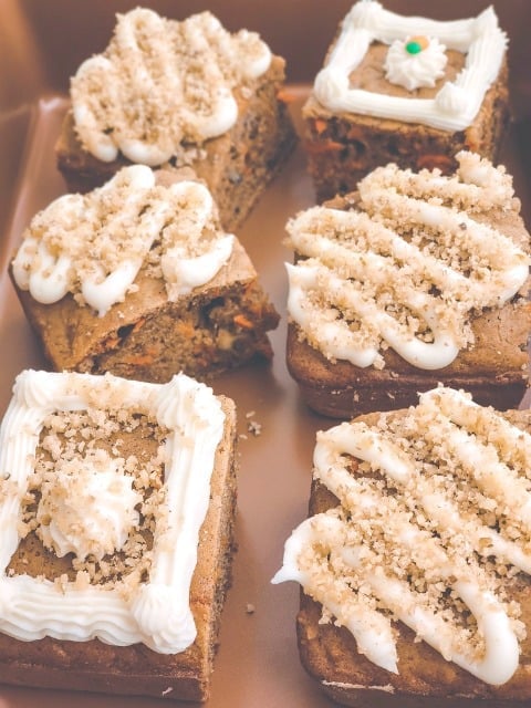 frosted carrot cakes