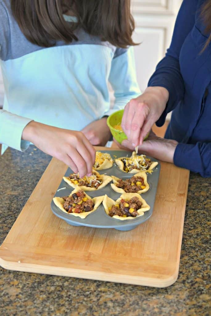 cheesy beef taco crescent cups