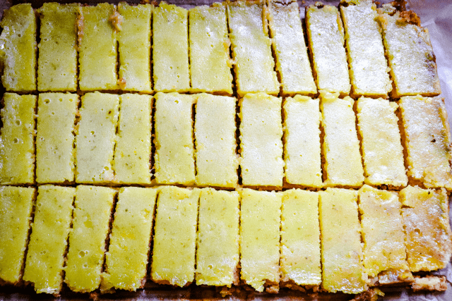 sliced lemon bars