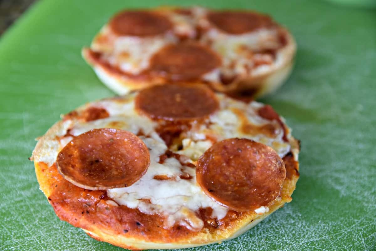 4 Ingredient Pizza Bagels - Mess for Less