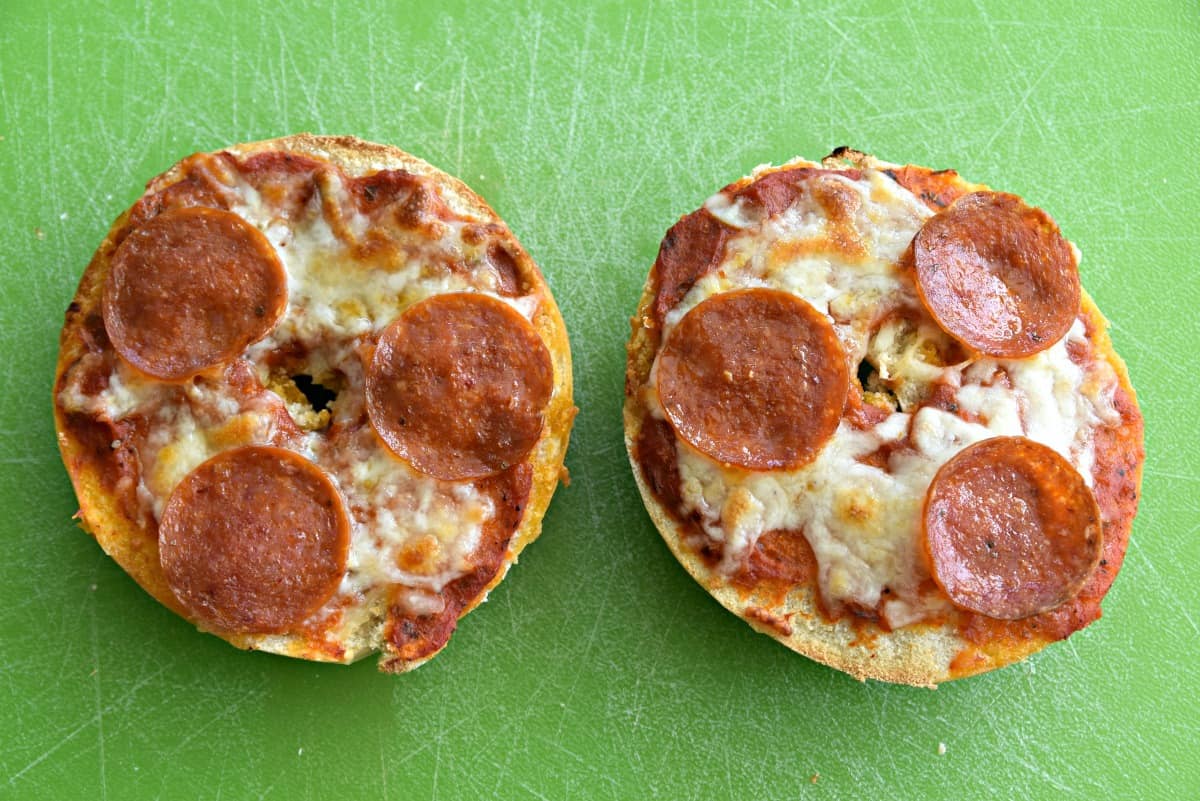 4 Ingredient Pizza Bagels Mess for Less