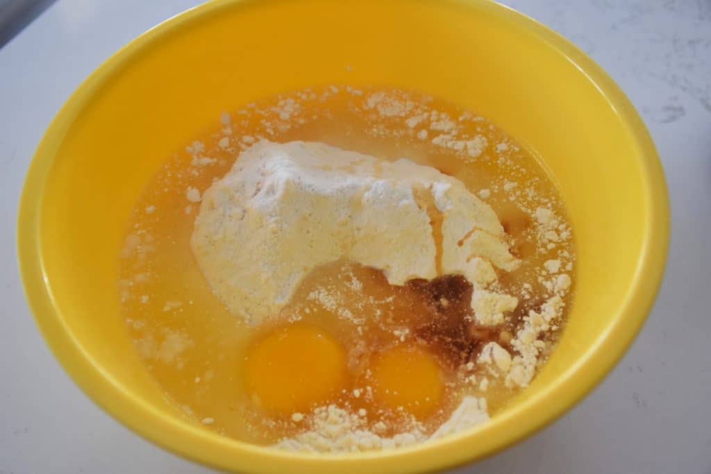 cake mix, egg, oil and vanilla in a bowl