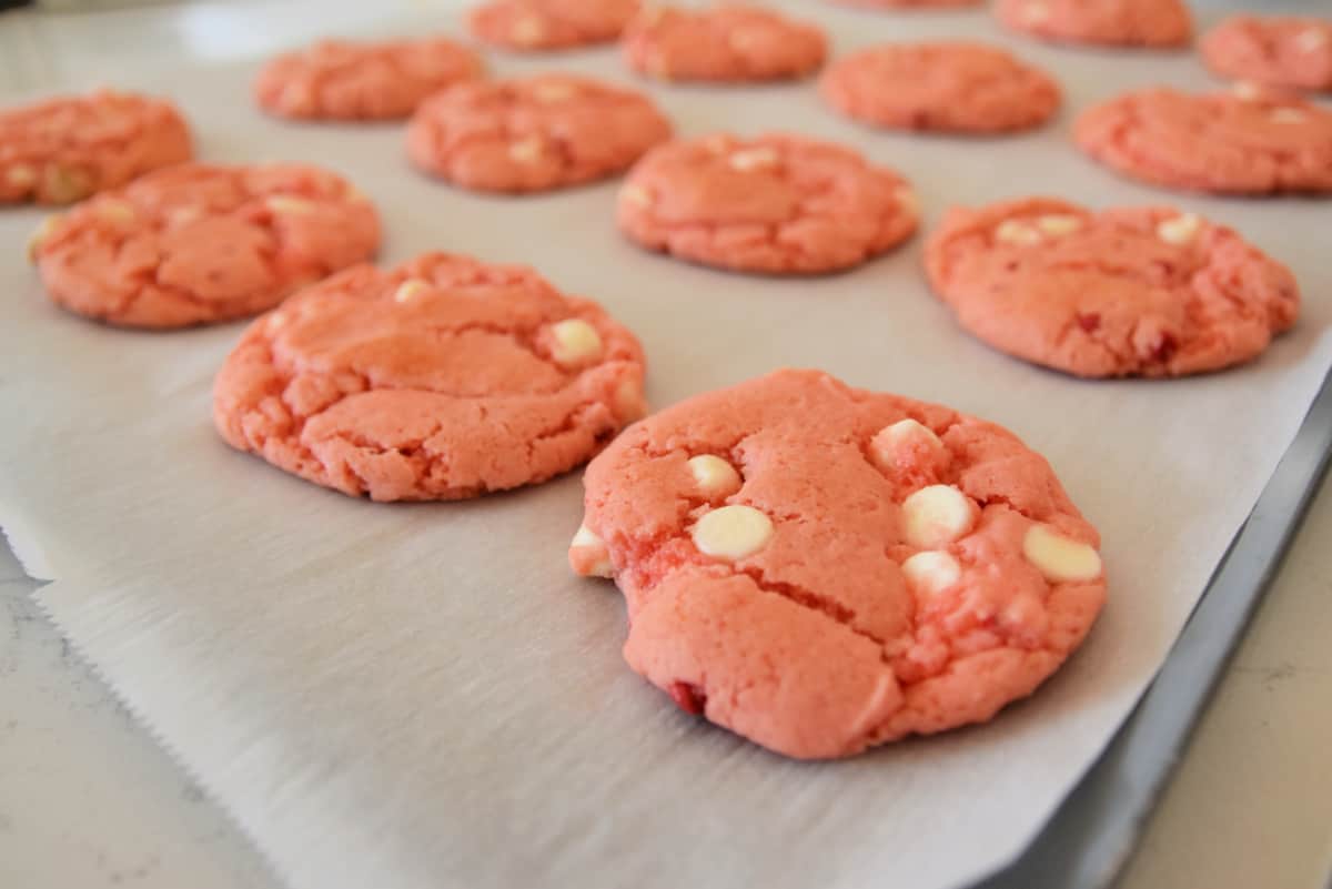 strawberry cookies with chocolate chips