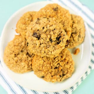 Easy Brown Sugar Oatmeal Cookies with Raisins 1