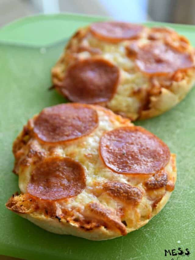 cropped-kid-made-english-muffin-pizza-9.jpg