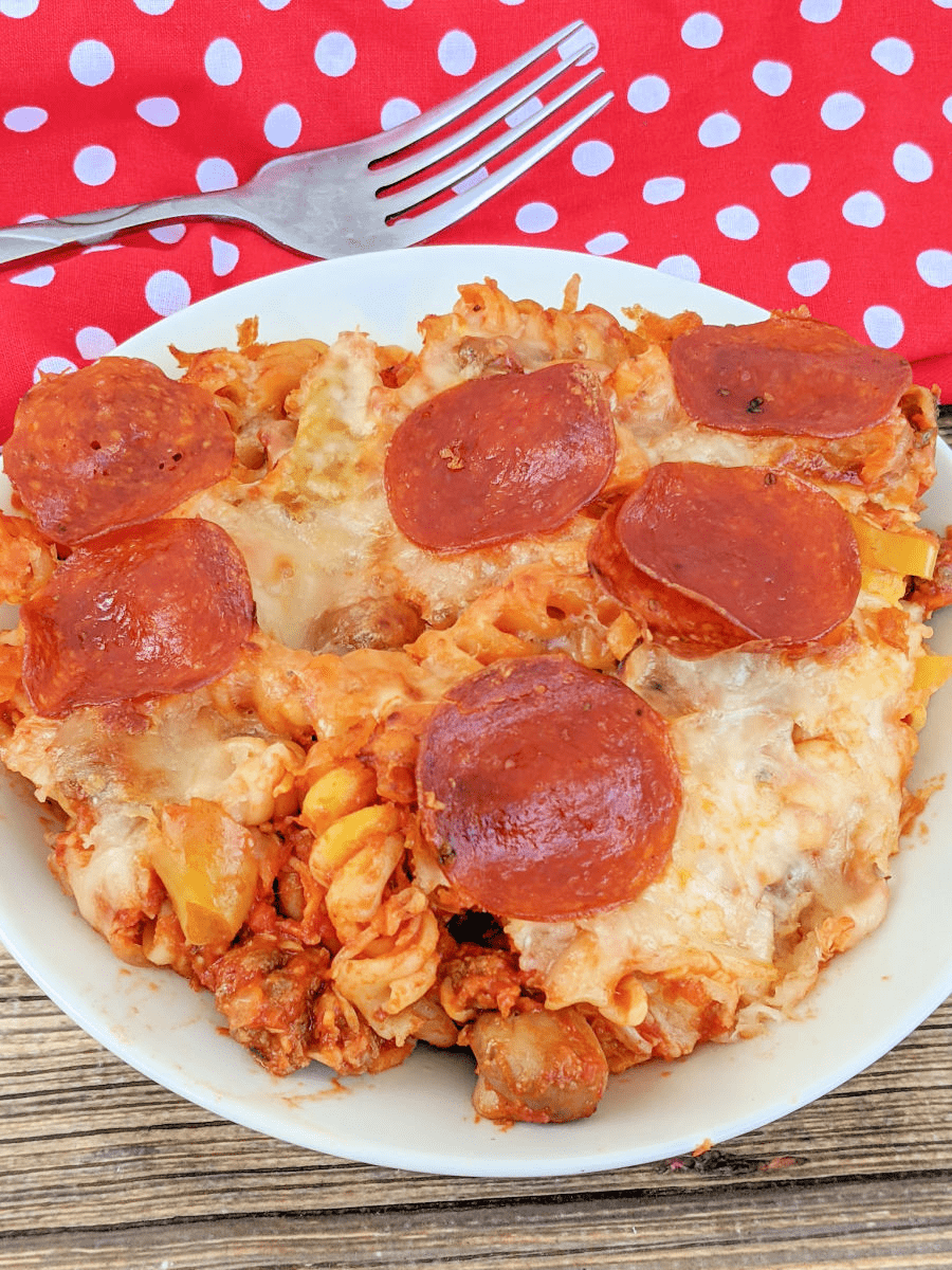 This easy one pot meal combines the favorite flavors of pizza with pasta in this tasty Italian dish. The kids will love this easy One Pot Pizza Pasta Casserole recipe. It’s bursting with delicious pizza and sausage flavor and is extra cheesy.