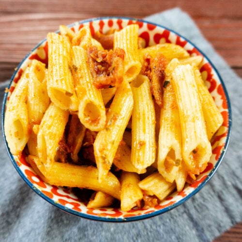 Sundried Tomato Pesto Pasta with Pancetta Mess for Less