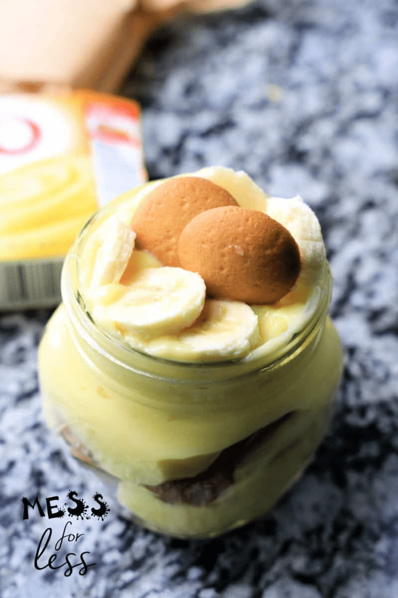 banana pudding in mason jar