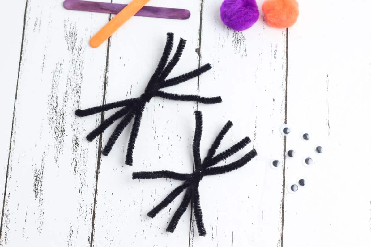 making a pipe cleaner spider