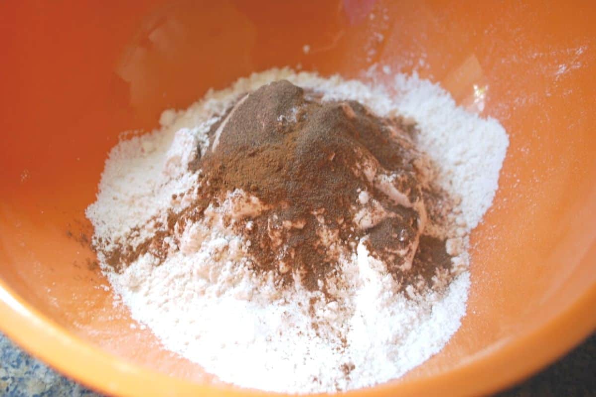 flour cinnamon allspice in bowl