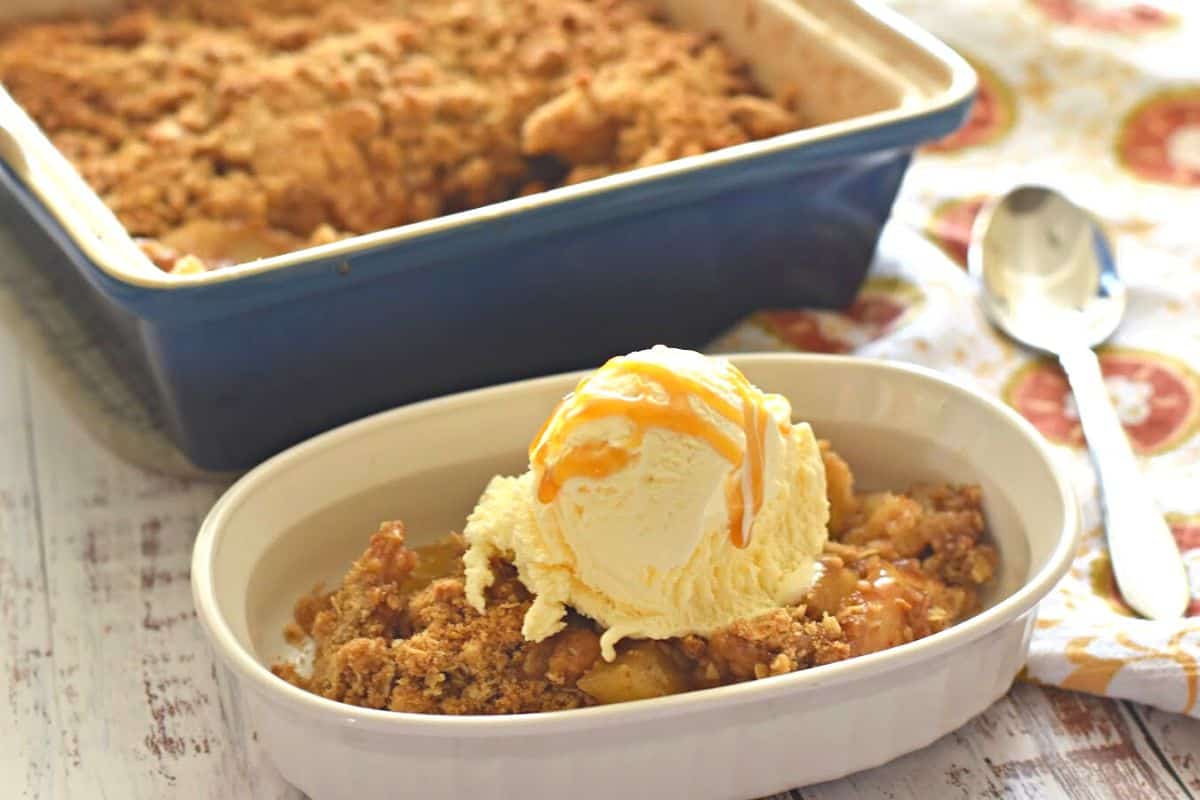 apple crisp with vanilla ice cream