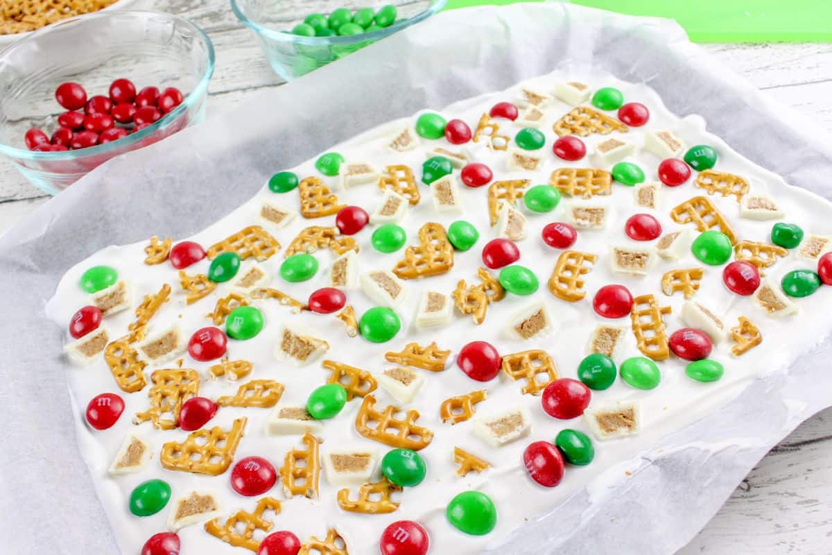 M&M Pretzel Bark – The Fountain Avenue Kitchen