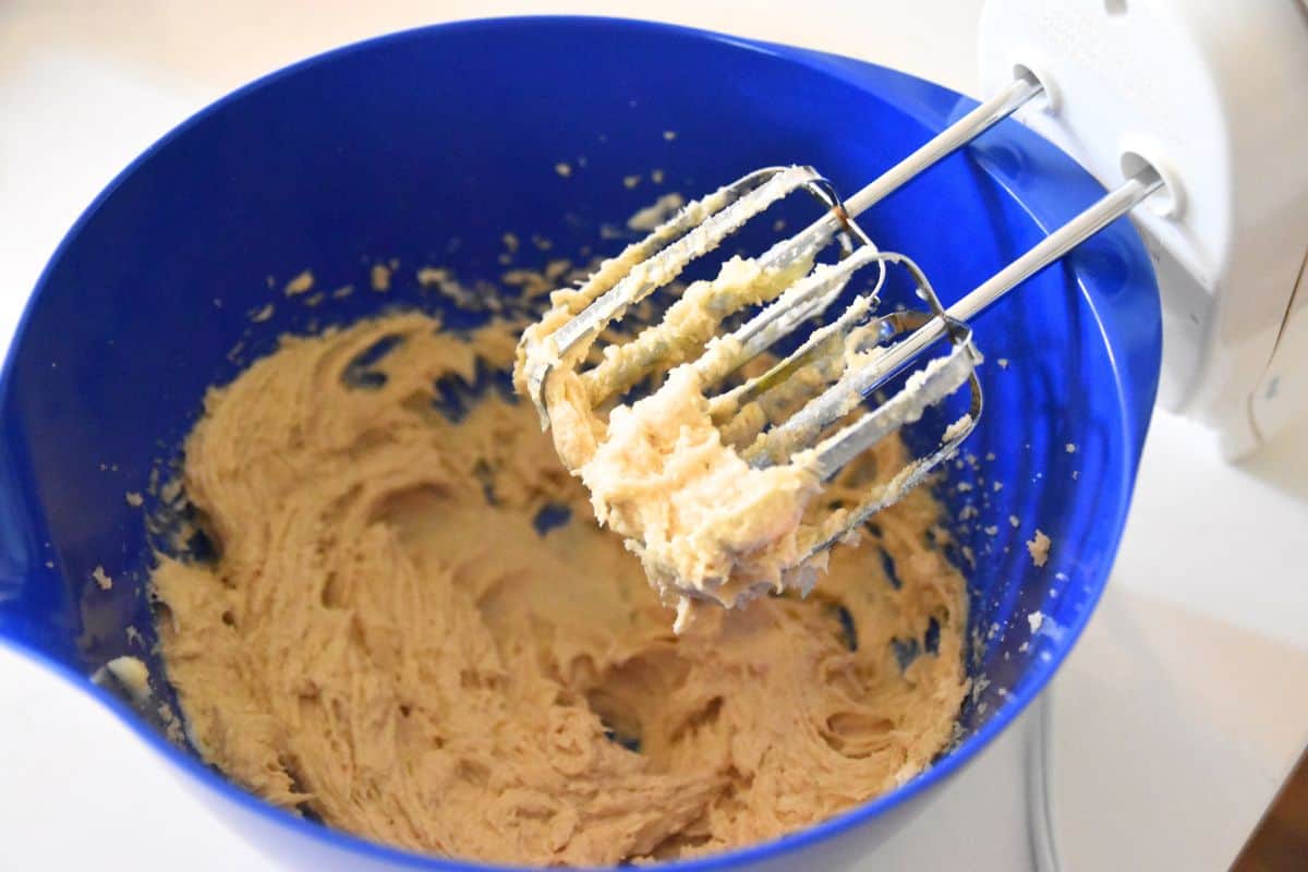 making cookie batter with hand mixer