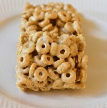 cheerio marshmallow treats on plate