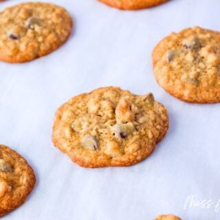 granola cookies with chocolate